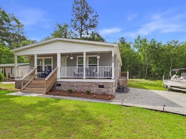 208 General Moultrie Dr, Bonneau, SC 29431