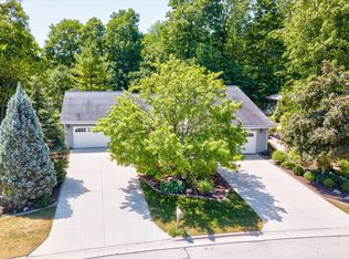 1611 Fieldstone Ln, Howards Grove, WI 53083