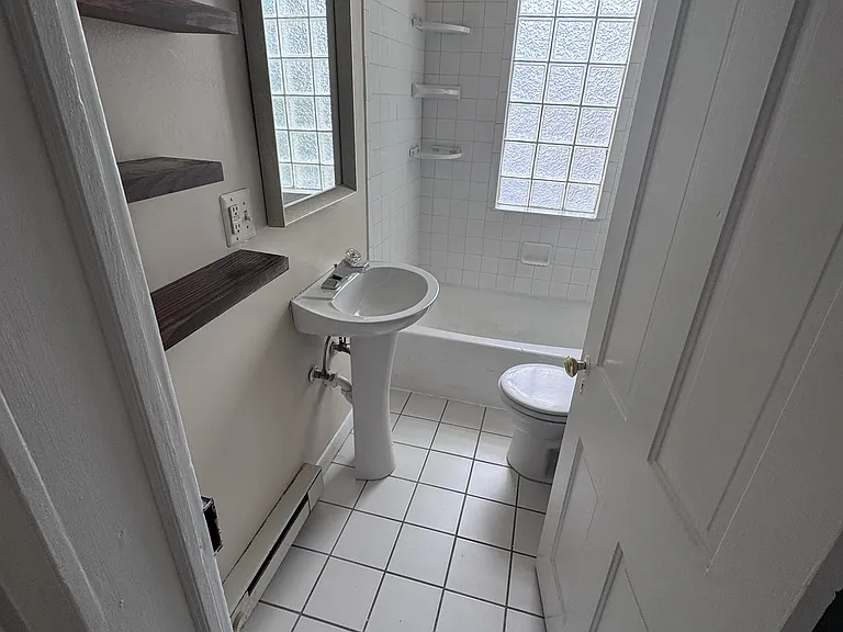 512 W South St — Photo 11