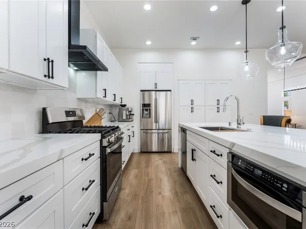 2824 Faiss Dr, Las Vegas, NV 89134