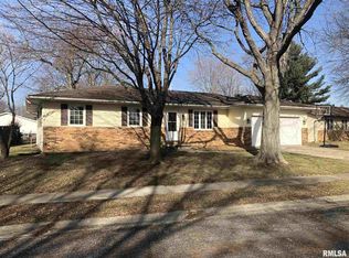 6 Elaine Dr, Rochester, IL 62563