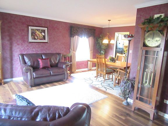 3rd image of 2798 Yosemite Dr