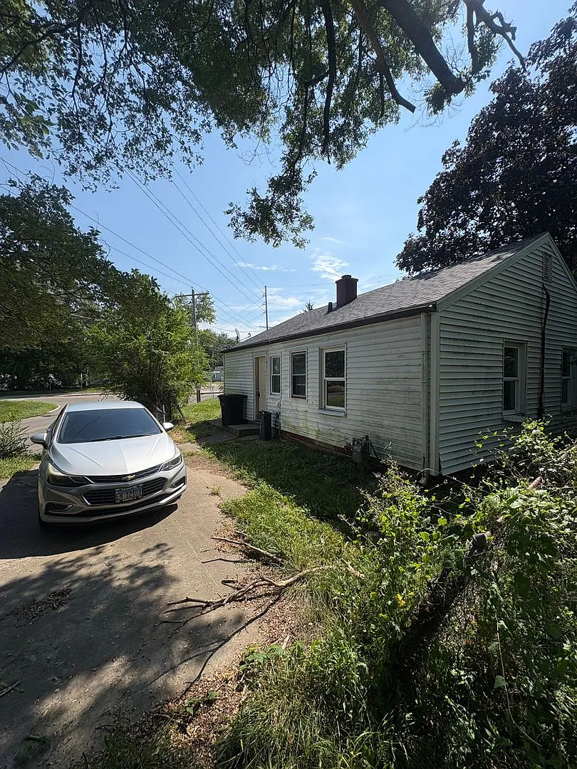 Cozy Ranch Home on a Corner Lot in Peoria's West Bluff $1,000/mo — Photo 1