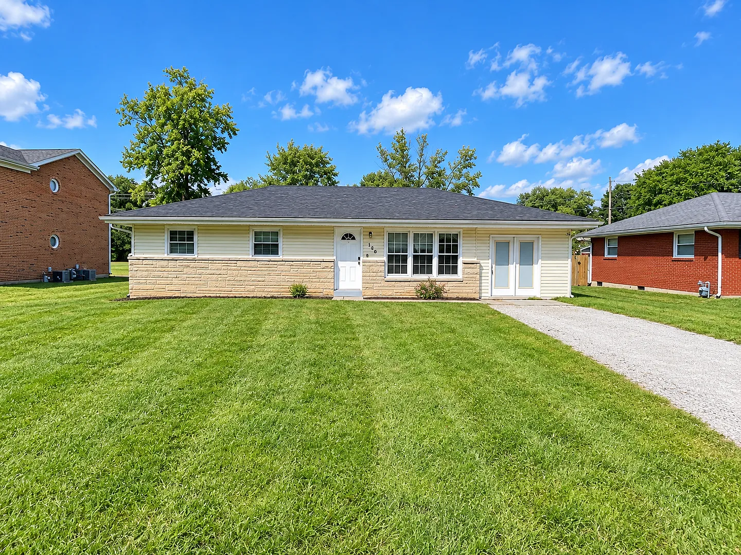 Great Neighborhood Location Home For Rent — Photo 1