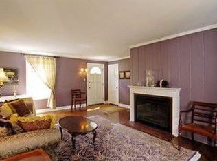 204 Elm Rd, Barrington, IL 60010