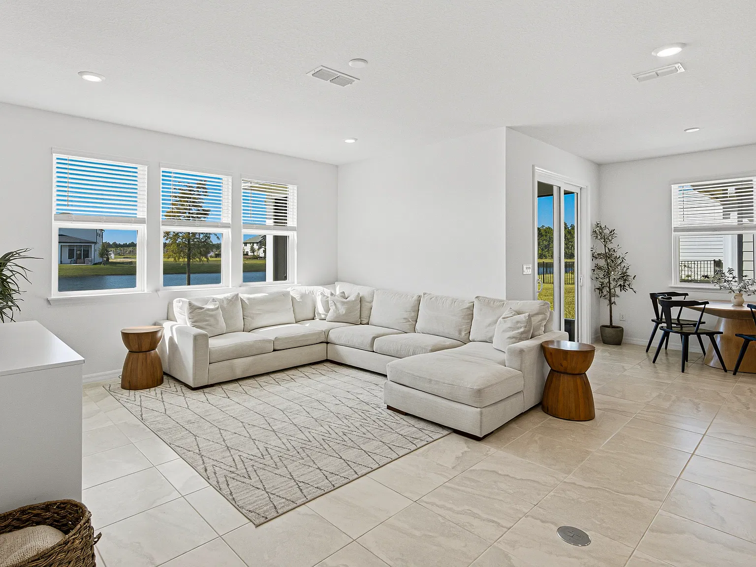 4 bed, 1775 sqft, $3,600 — Photo 4