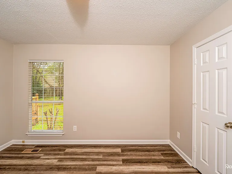 6725 Crossbrook Ln — Photo 11