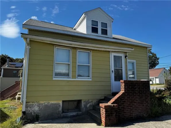 1573 9th St, West Babylon, NY 11704