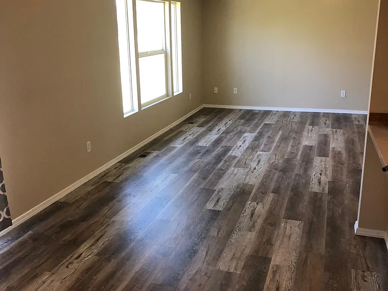 1075 N 14 E — Photo 5