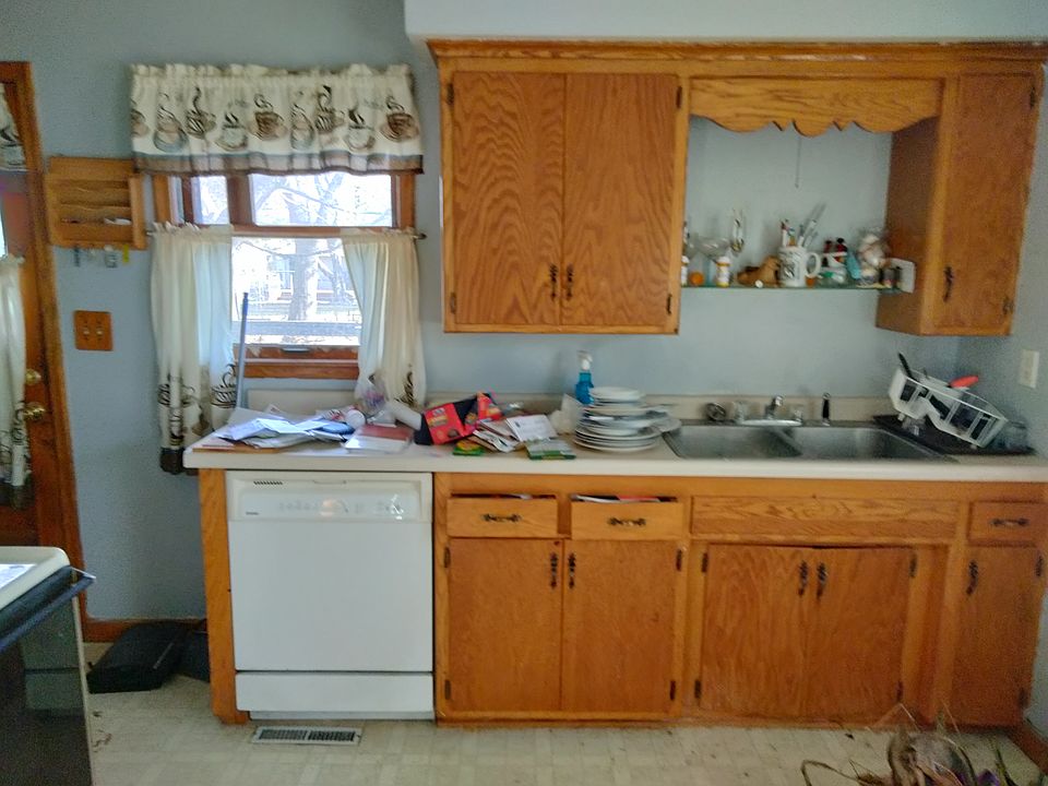 1st image of 720 21st Ave N