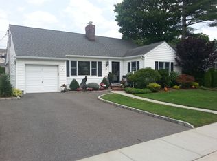23 Winding Rd, Rockville Centre, NY 11570