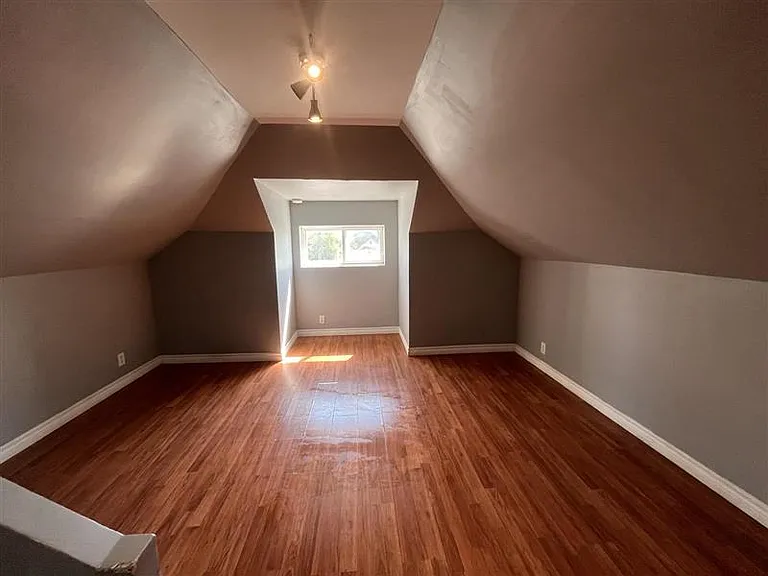 353 Frood Rd #2 — Photo 9