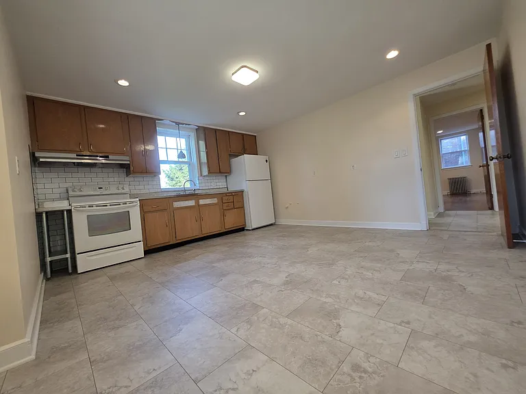 Highland Ave — Photo 10