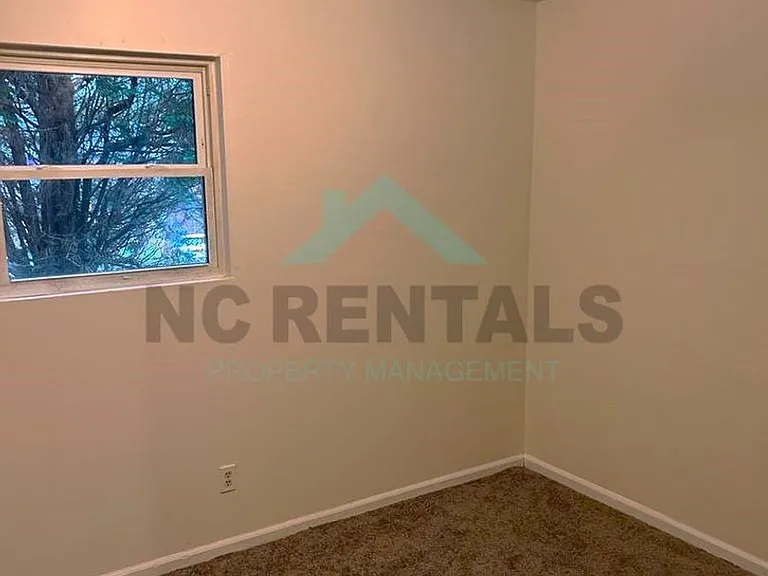 2559 Green Oaks Ct #B — Photo 15
