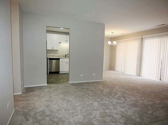 4th image of 319 Woodbury Ct APT C2
