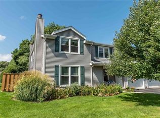16 Rockhurst Dr, Penfield, NY 14526