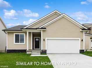 1464 S 91st St, West Des Moines, IA 50266