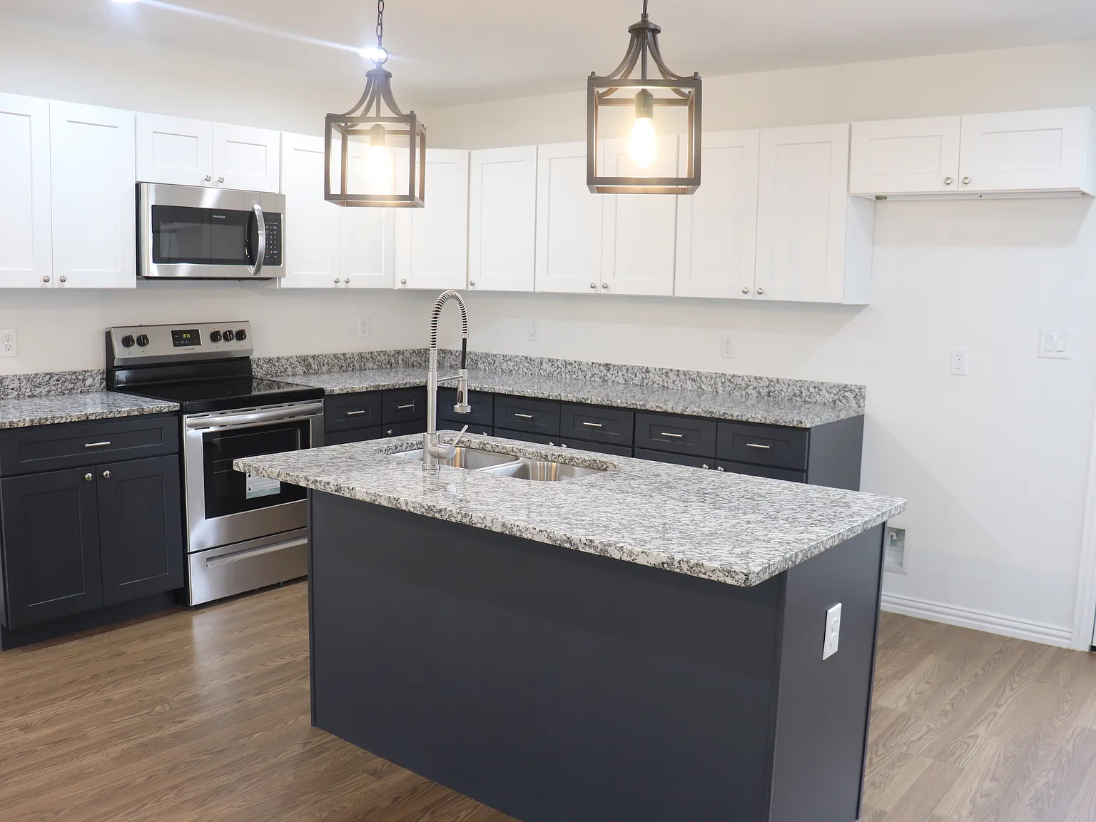 3 bed, 2.5 bath, 1471 sqft, $1,895 — Photo 4