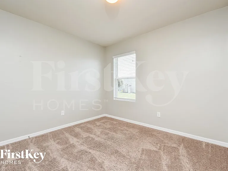 533 NW 13th Ter — Photo 10