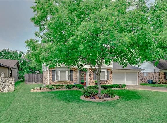 3rd image of 702 Waggoner Dr