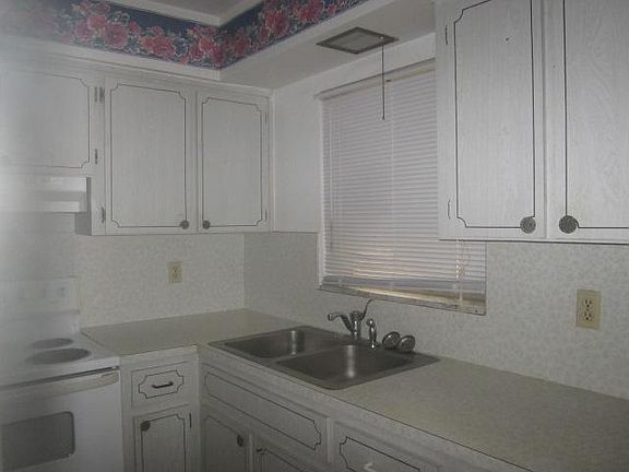 5th image of 701 N 59th Ave