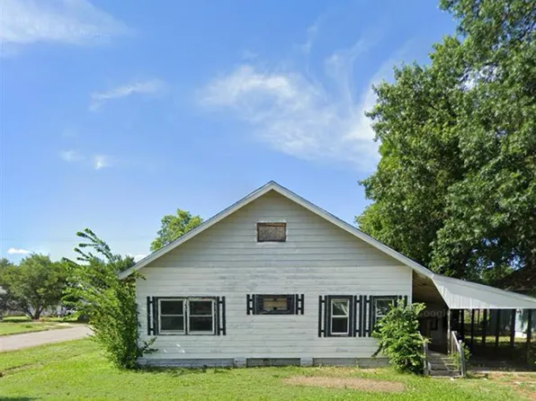 824 W Padon Ave, Blackwell, OK 74631