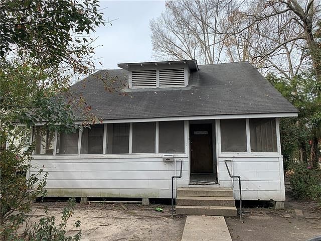1st image of 901 Avenue E