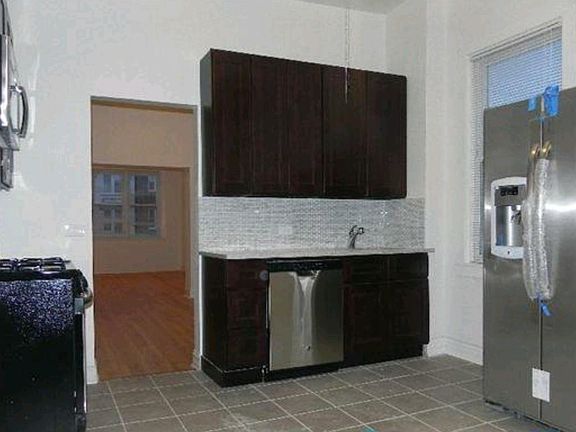 2nd image of 948 N Western Ave #3