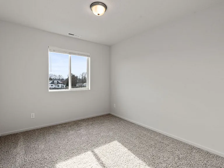 4804-4806 E Fairview Ave — Photo 23