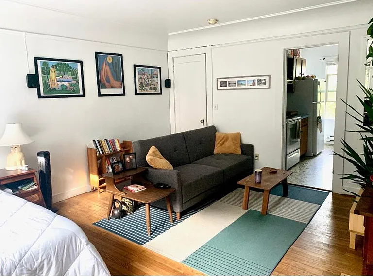 E Thomas St — Photo 3