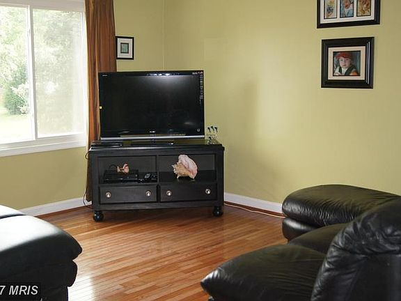 4th image of 1266 Magnolia Ln