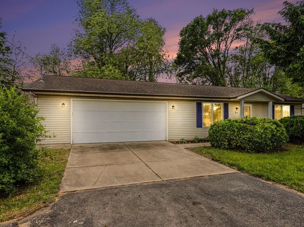 828 106th Ave, Plainwell, MI 49080