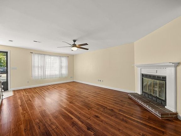 5th image of 728 Auburn St APT H3