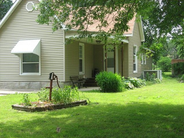 1st image of 211 N Ozark St