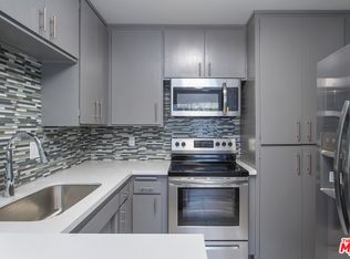 450 S Los Robles Ave APT 13, Pasadena, CA 91101