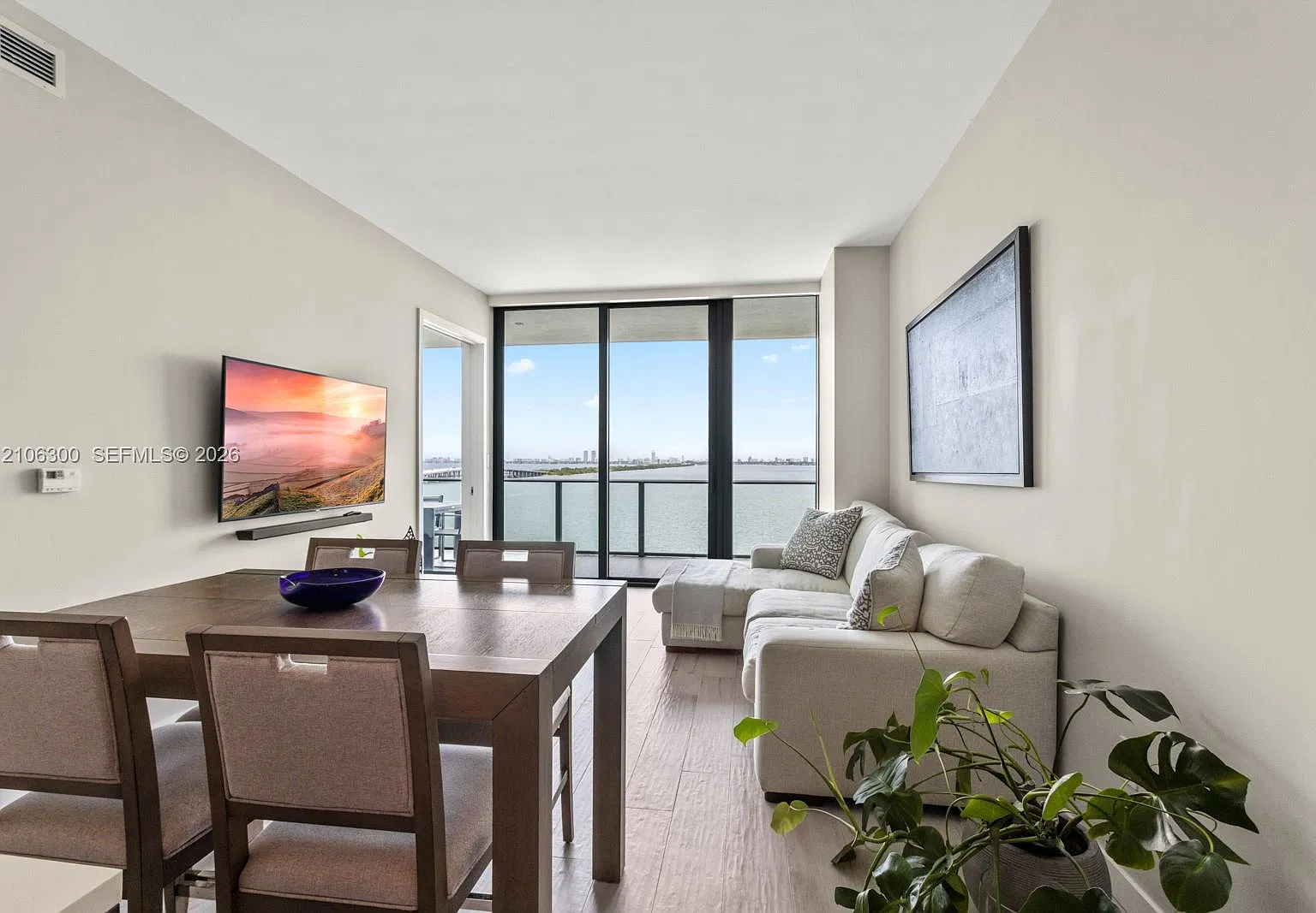 Gran Paraiso Condo — Photo 4