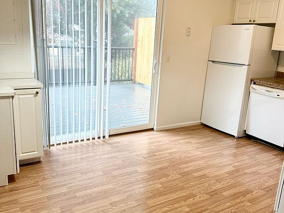 5th image of 820 NE Riddell Rd #D