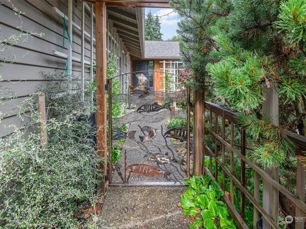 19525 64th Avenue NE, Kenmore, WA 98028
