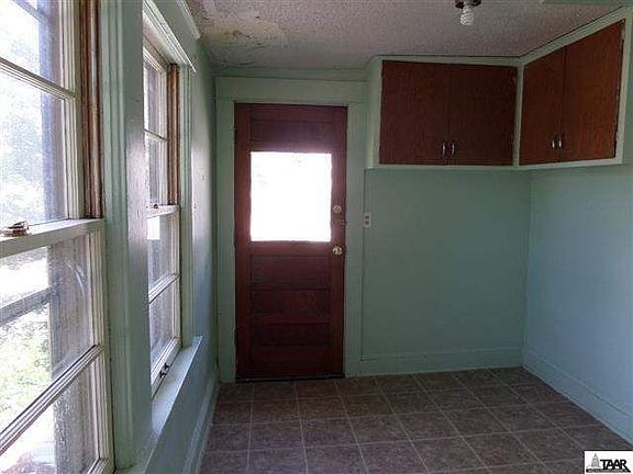 3rd image of 1920 Grandview Blvd