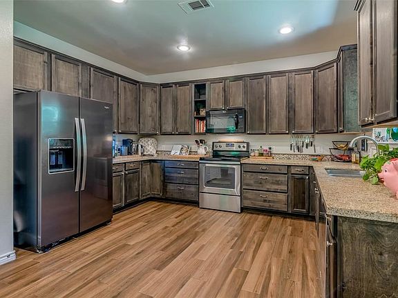 4th image of 1811 Woodland Park Dr