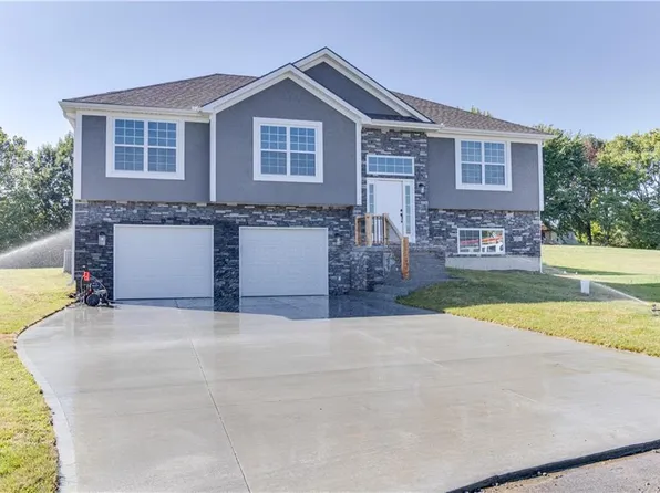 19054 Tomahawk Ln, Saint Joseph, MO 64505