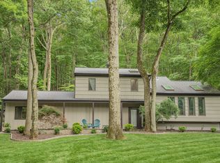 6 Crest Dr, Long Valley, NJ 07853