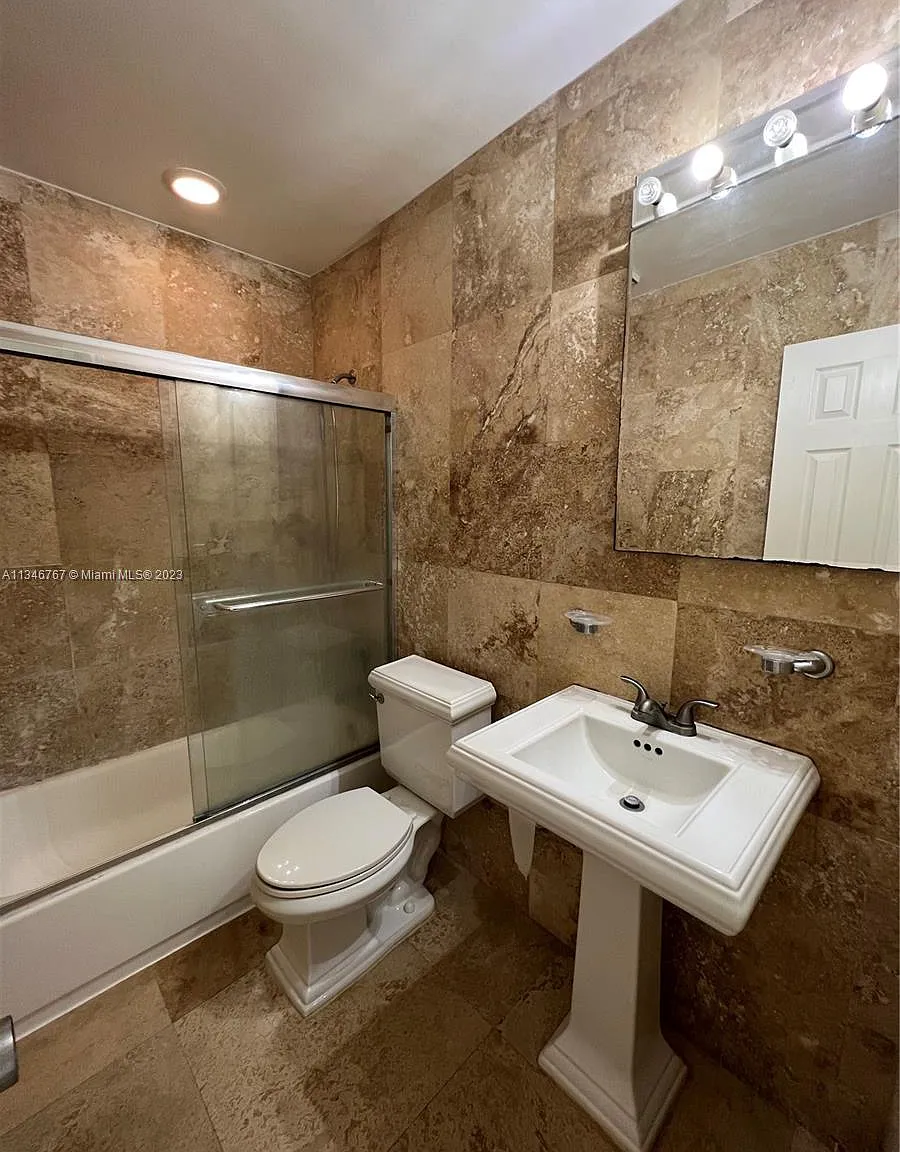 1 bed, 650 sqft, $1,699 — Photo 3