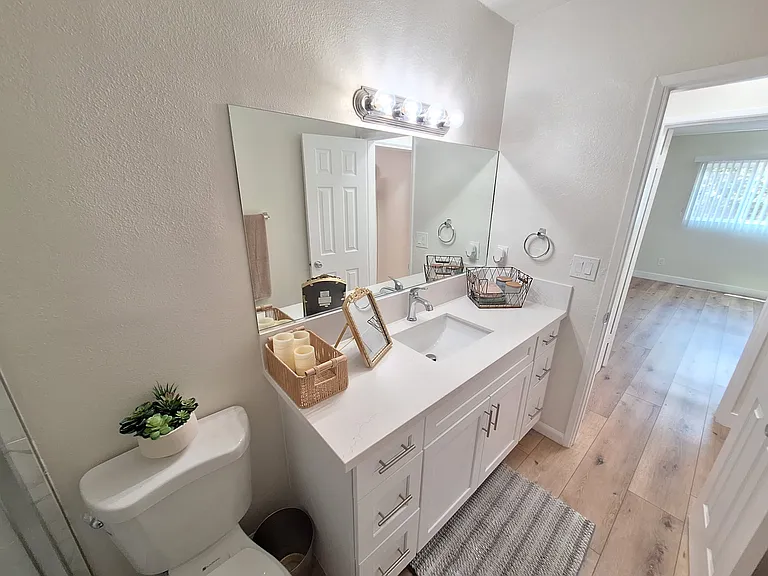 6845 Hazeltine Ave #6 — Photo 6