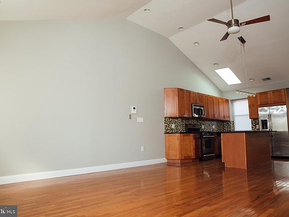 2nd image of 1034 E Columbia Ave #B