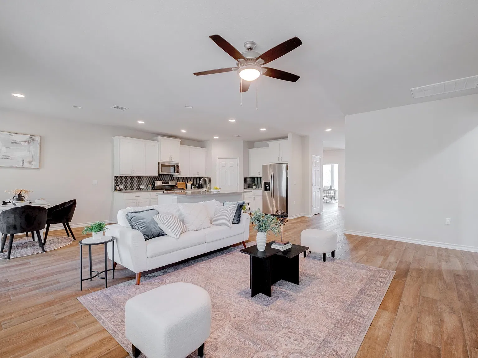 3 bed, 2.5 bath, 2322 sqft, $2,600 — Photo 3