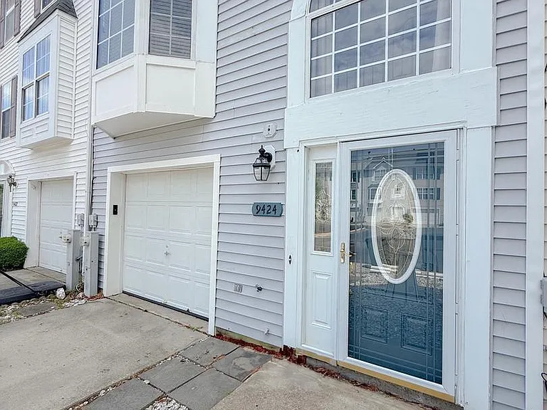9424 Sea Breeze Ct — Photo 1