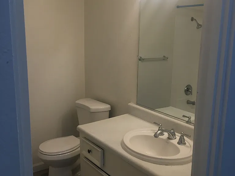 1009 N Ross St — Photo 6