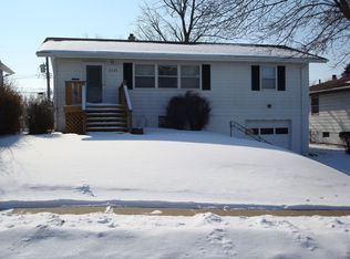 8329 Parker Ct, Omaha, NE 68114