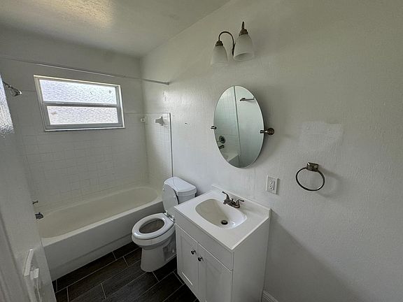 5th image of 4421 N Clark Ave APT A